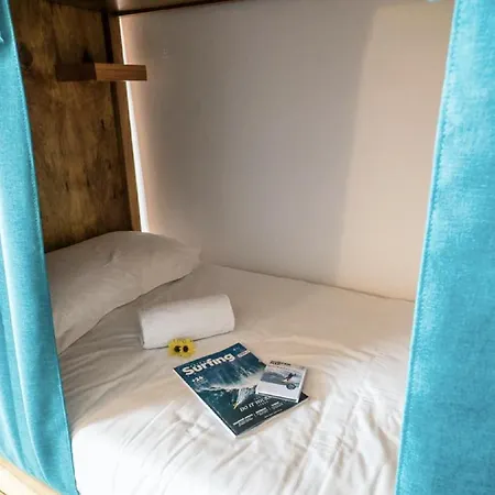 Beachfront Caparica Bed and Breakfast *