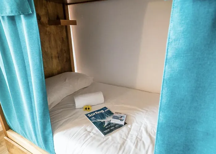 Beachfront Caparica Bed and Breakfast *